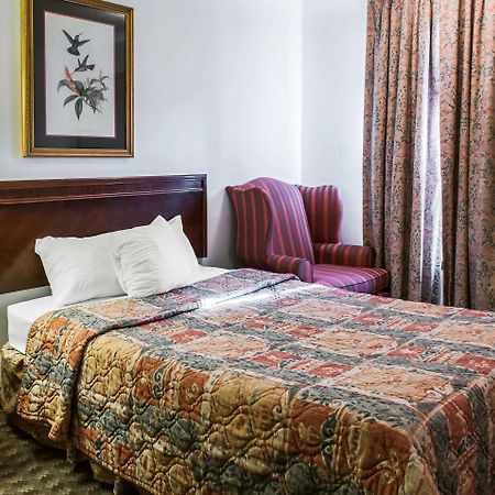 Econo Lodge Ігл-Нест Екстер'єр фото