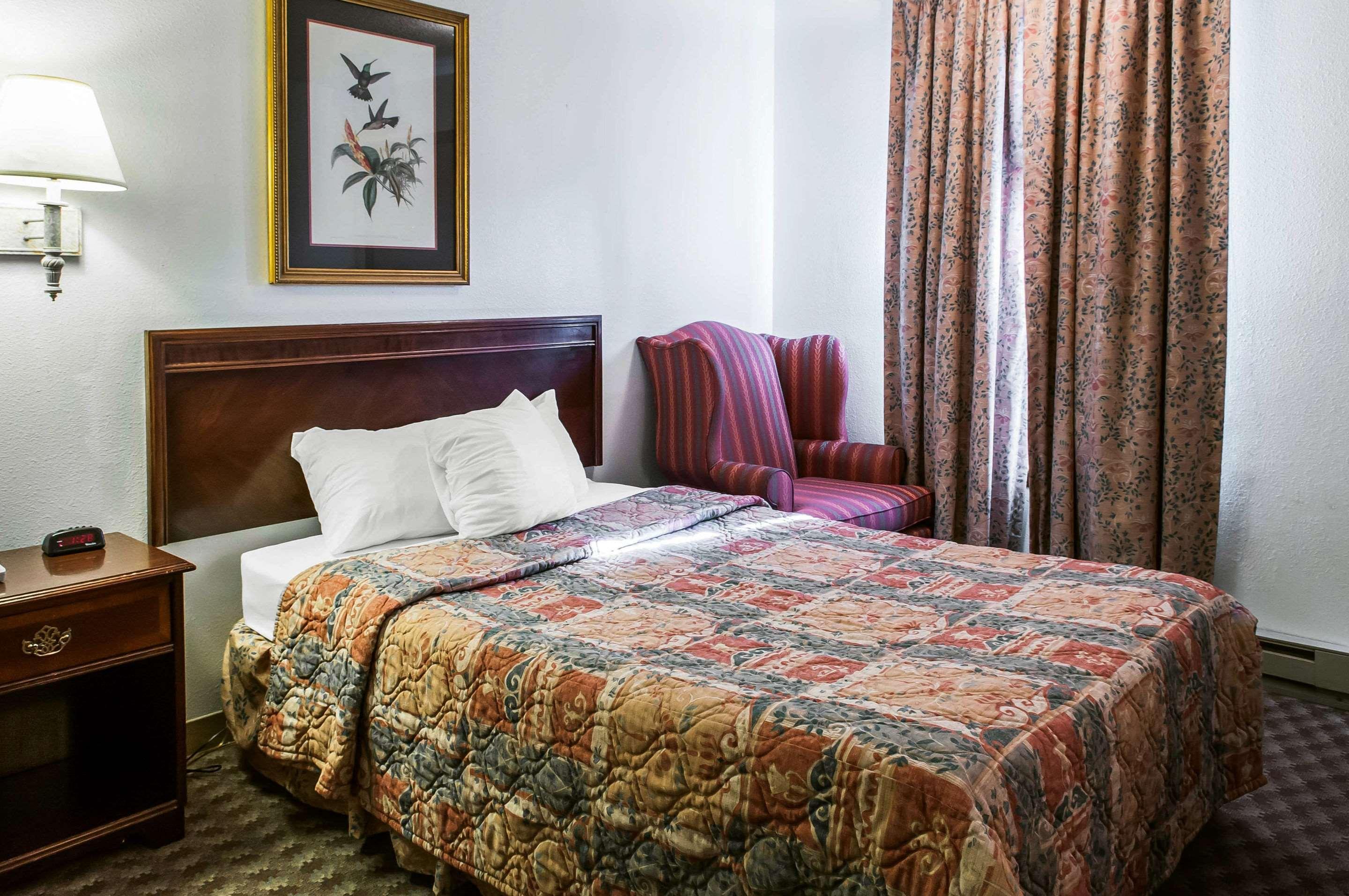 Econo Lodge Ігл-Нест Екстер'єр фото