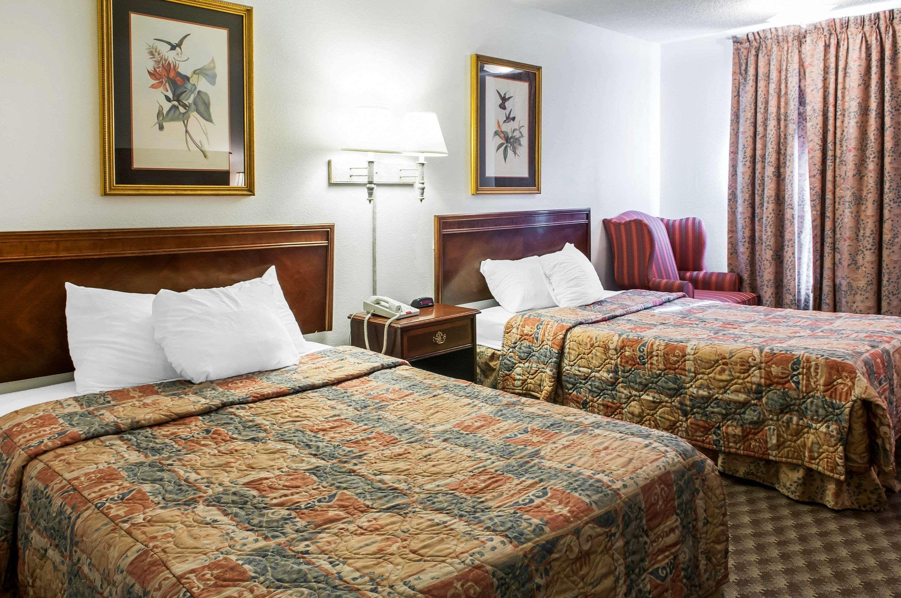 Econo Lodge Ігл-Нест Екстер'єр фото
