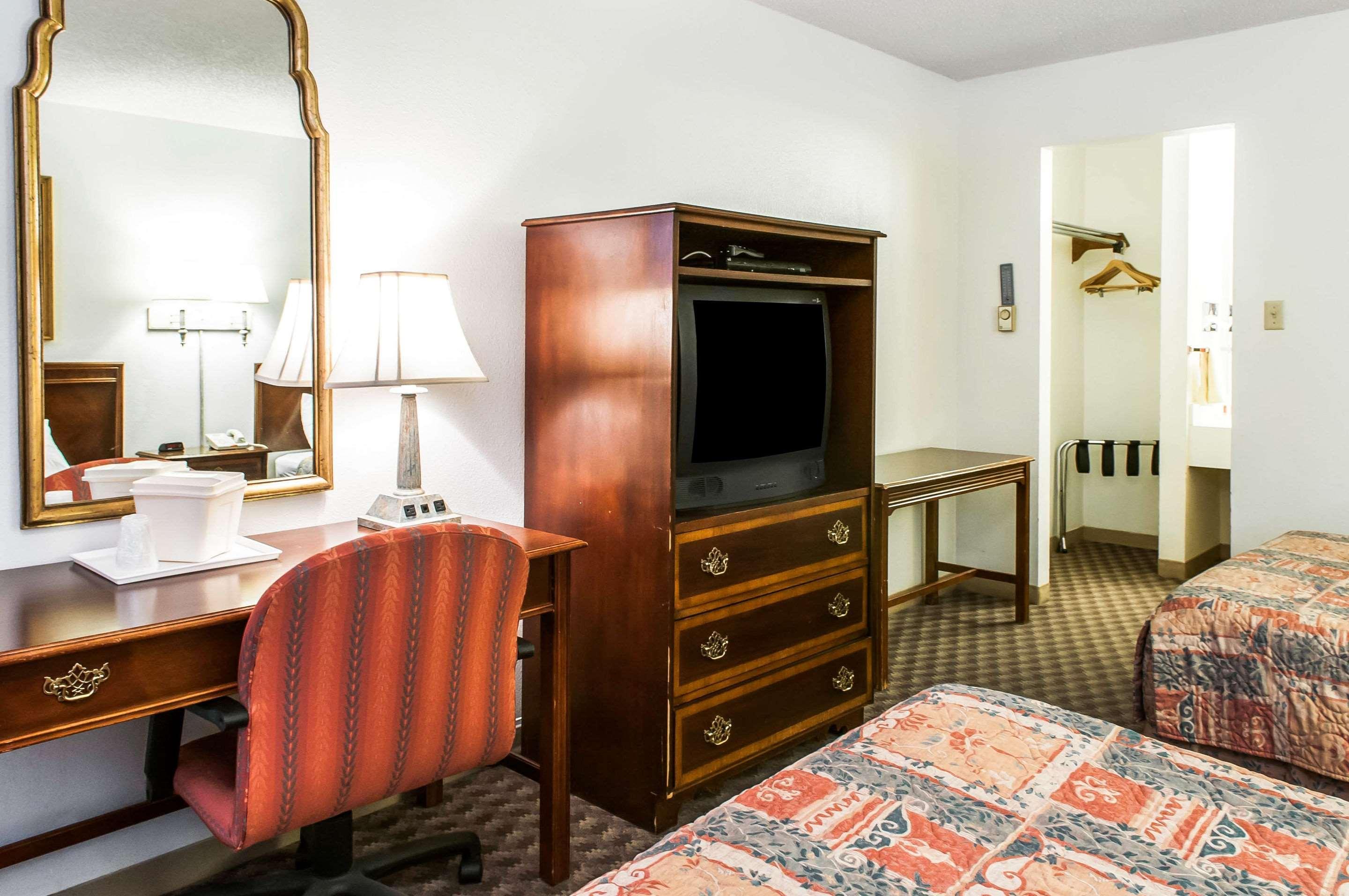 Econo Lodge Ігл-Нест Екстер'єр фото