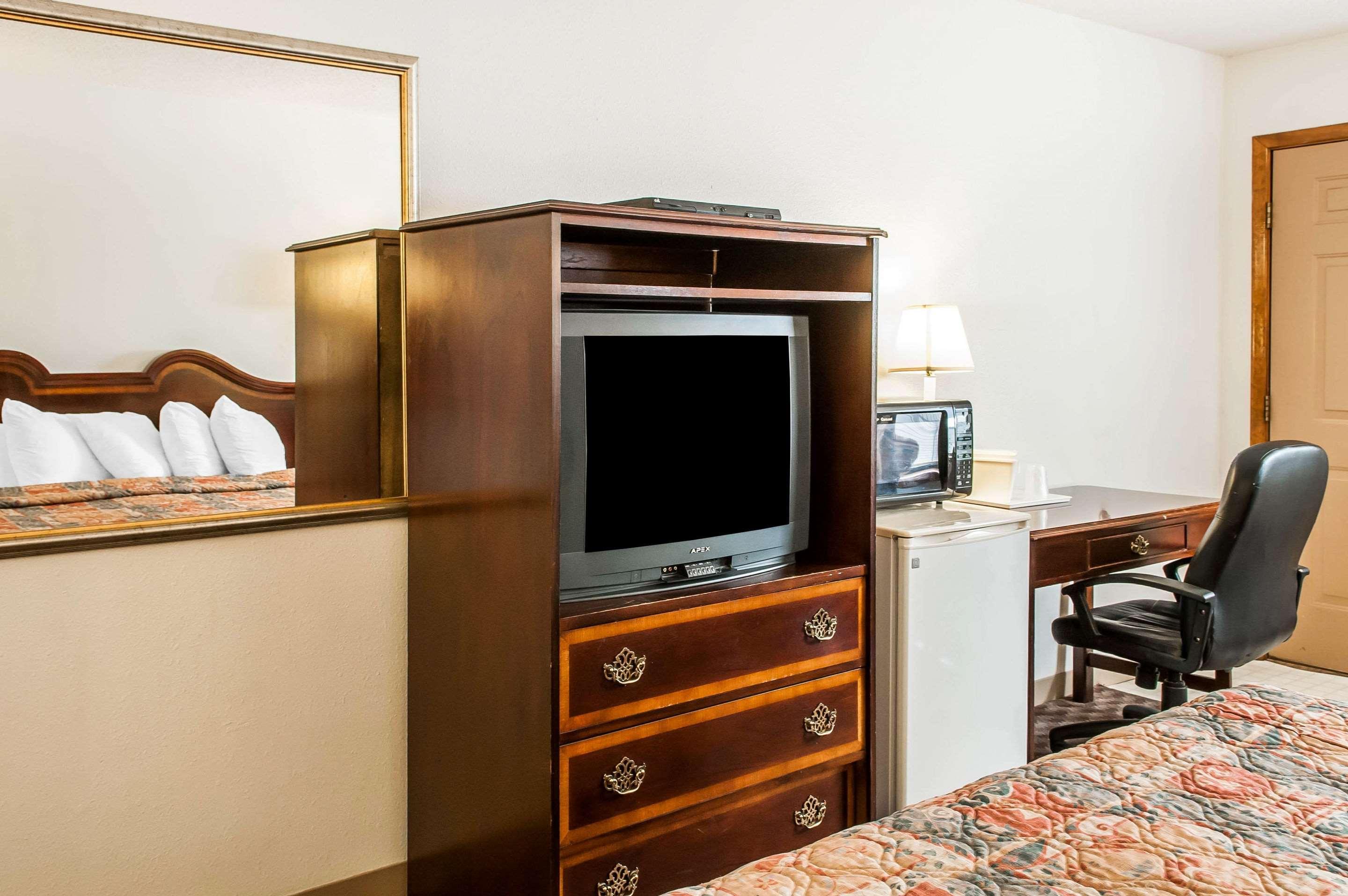 Econo Lodge Ігл-Нест Екстер'єр фото
