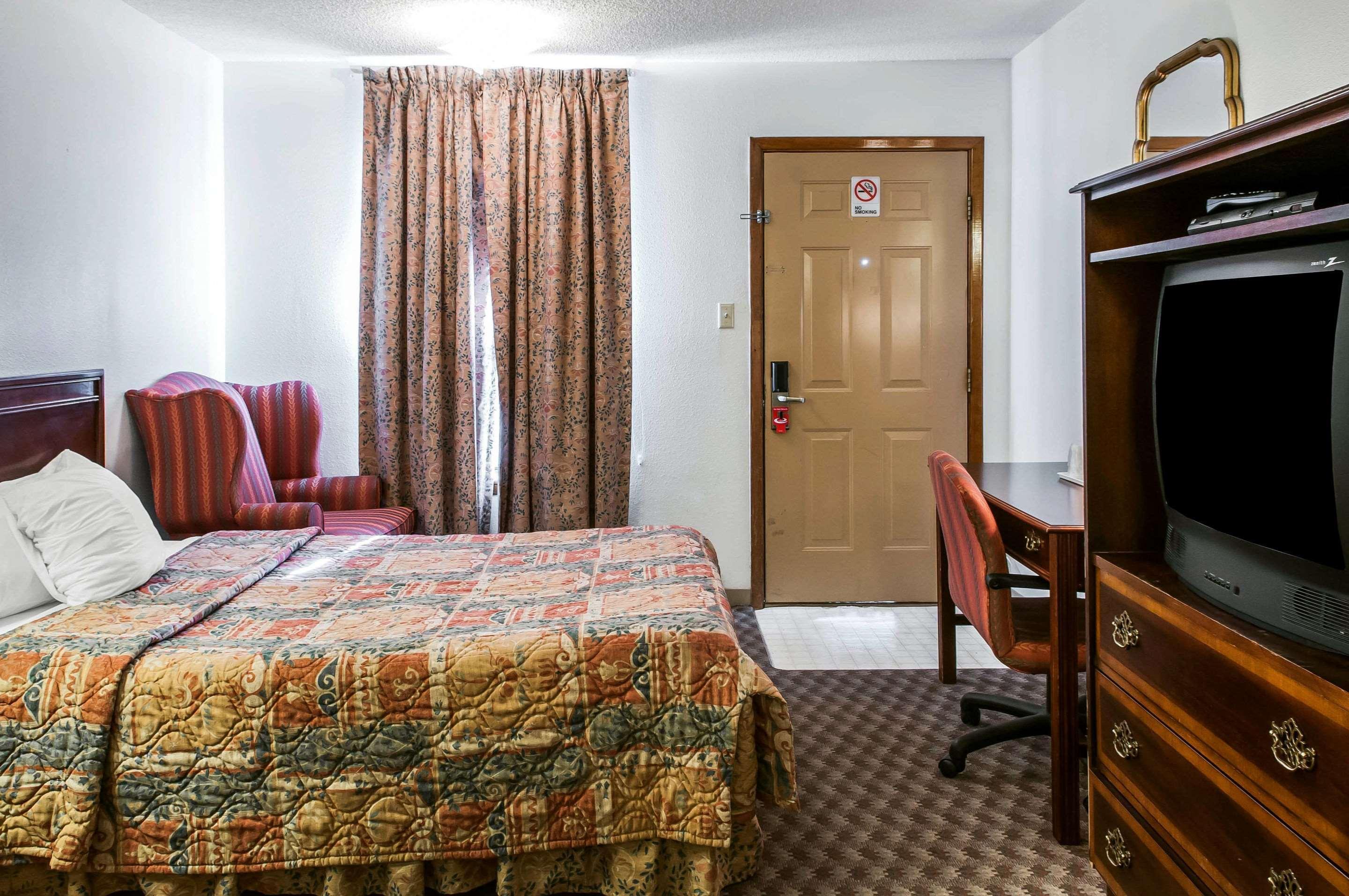 Econo Lodge Ігл-Нест Екстер'єр фото